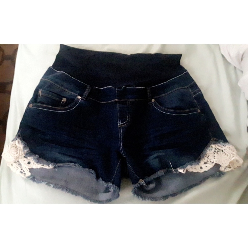 Maternity shorts
